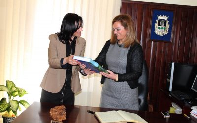 La Consejera de Medio Ambiente y Ordenación del Territorio se reúne con el equipo de gobierno para estudiar el caso de La Carlota con el fin de seguir construyendo en los diseminados