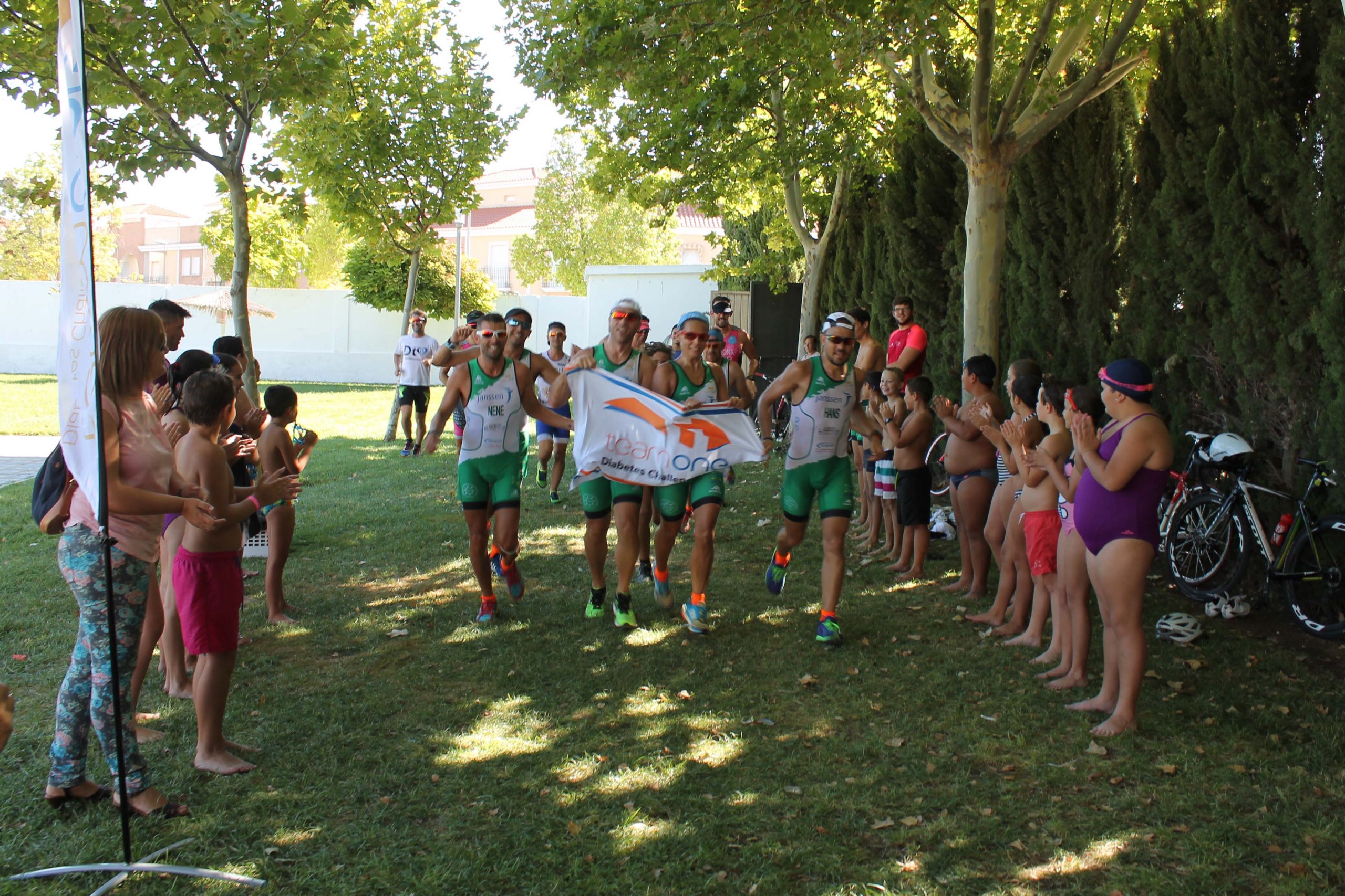 La Carlota recibe al equipo de la Diabetes Triatlón Challenge Tour Andalucía en su quinta etapa  1