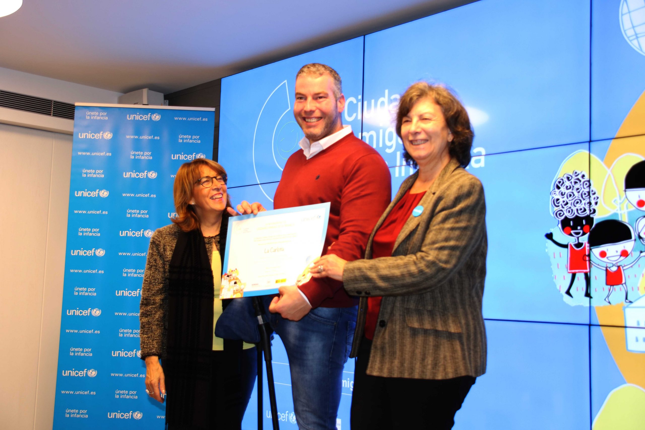 LA CARLOTA RECOGE EL SELLO CIUDAD AMIGA DE LA INFANCIA DE UNICEF EN SEVILLA 1