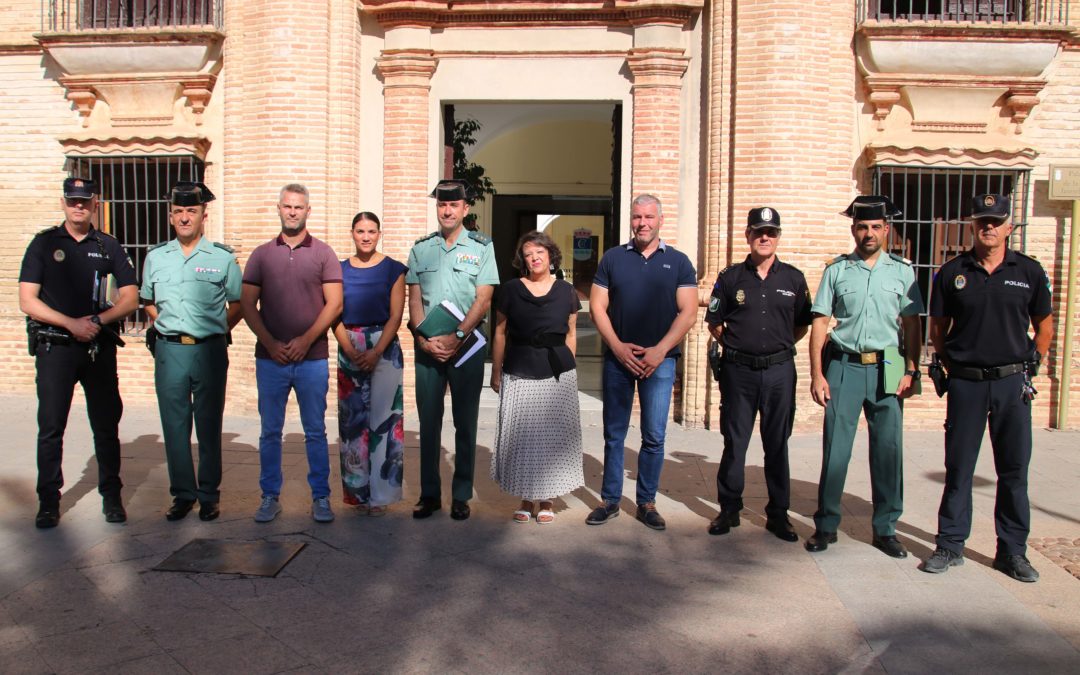 LA CARLOTA CELEBRA SU JUNTA LOCAL DE SEGURIDAD CON EL ALCALDE, LA SUBDELEGADA DEL GOBIERNO EN CÓRDOBA Y LOS CUERPOS DE SEGURIDAD: POLICÍA LOCAL, GUARDIA CIVIL Y POLICÍA NACIONAL