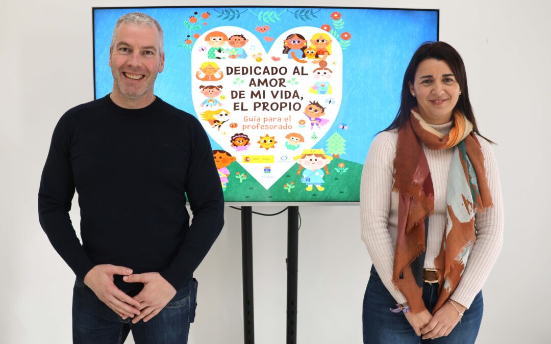 LA CARLOTA AMPLÍA LA GUÍA DE COEDUCACIÓN MUNICIPAL ‘DEDICADO AL AMOR DE MI VIDA, EL PROPIO’ AL PROFESORADO DE INFANTIL
