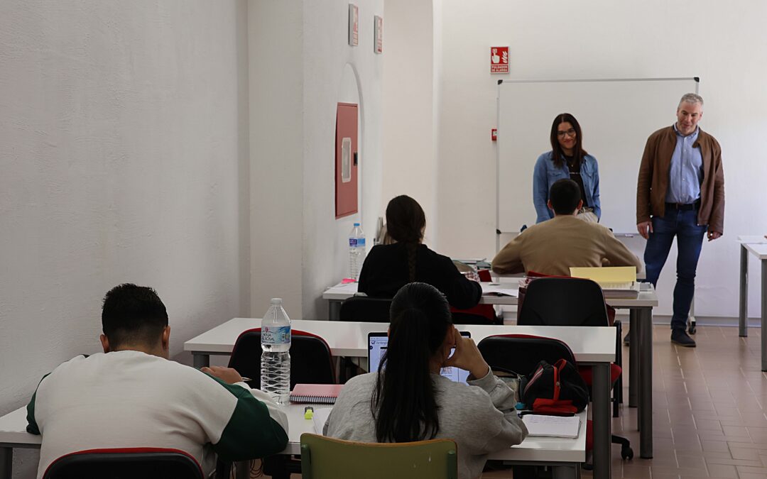 LA CARLOTA INAUGURA UNA NUEVA SALA DE ESTUDIO CON HORARIO AMPLIADO PARA OPOSITORES Y ESTUDIANTES