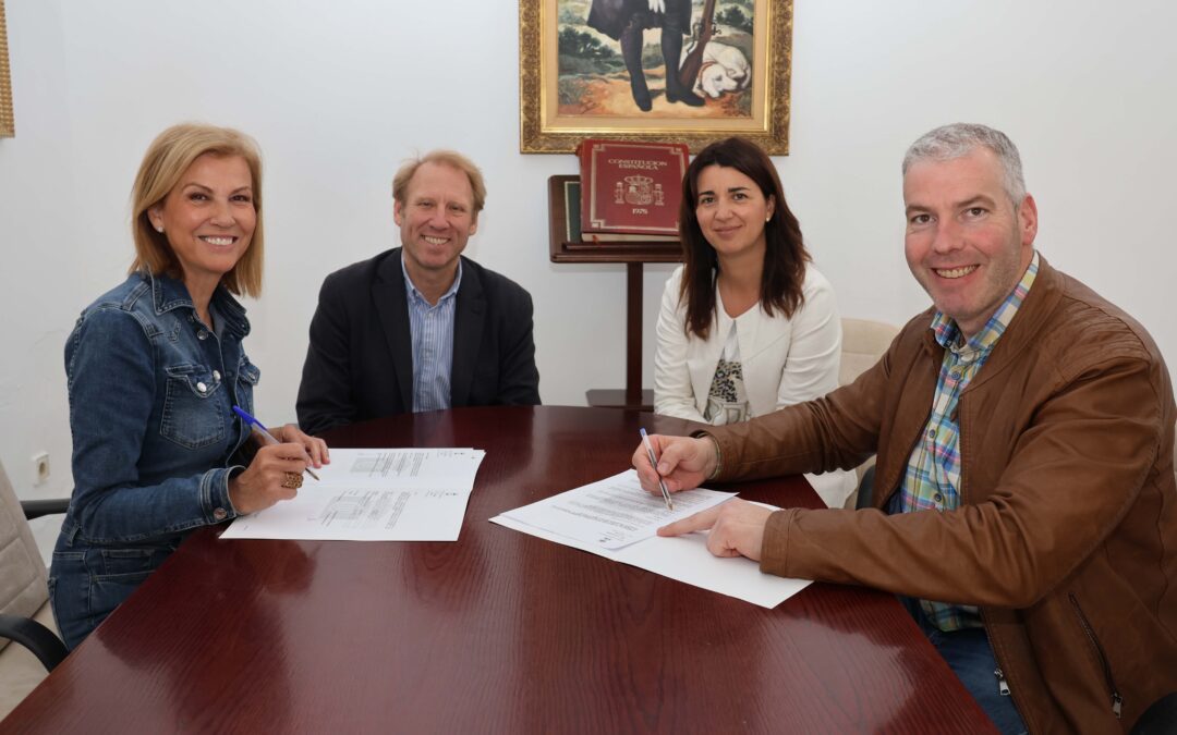 EL AYUNTAMIENTO DE LA CARLOTA Y LA FUNDACIÓN FUTURO SINGULAR CÓRDOBA RENUEVAN SU CONVENIO DE COLABORACIÓN PARA EL SERVICIO DE TRANSPORTE ADAPTADO A PERSONAS CON DISCAPACIDAD INTELECTUAL